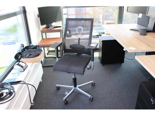 Verrijdbare bureaustoel ahrend. - afbeelding 1 van  2