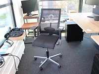 Verrijdbare bureaustoel ahrend. - afbeelding 1 van  2