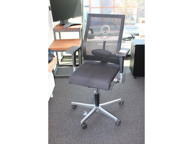 Verrijdbare bureaustoel ahrend. - afbeelding 2 van  2