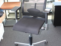 Verrijdbare bureaustoel ahrend. - afbeelding 2 van  2