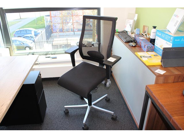 Verrijdbare bureaustoel ahrend. - afbeelding 1 van  2