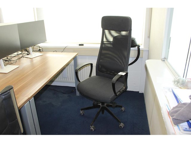 Verrijdbare bureaustoel met armleuningen ikea. - afbeelding 1 van  2