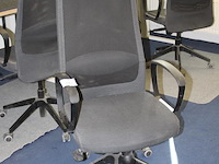 Verrijdbare bureaustoel met armleuningen ikea. - afbeelding 2 van  2