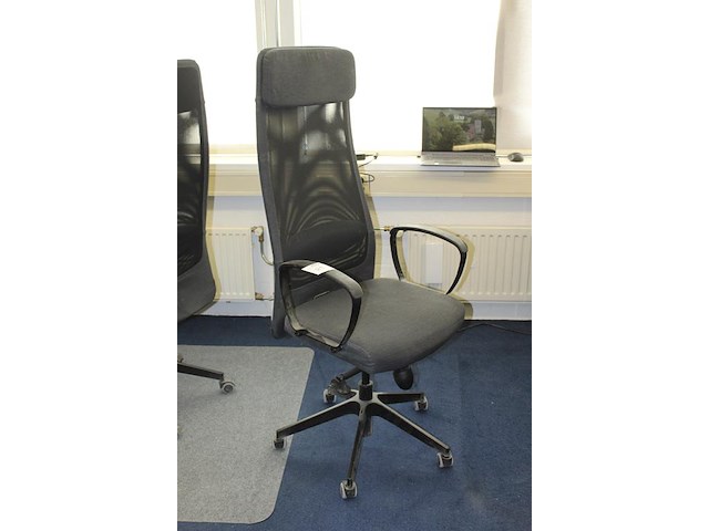 Verrijdbare bureaustoel met armleuningen ikea. - afbeelding 2 van  2