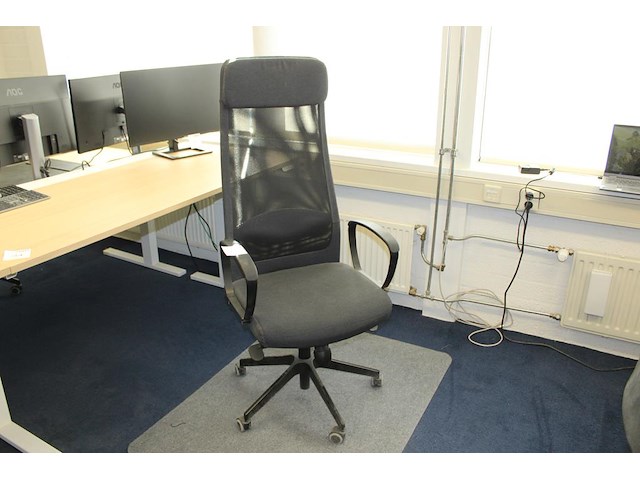 Verrijdbare bureaustoel met armleuningen ikea. - afbeelding 1 van  2