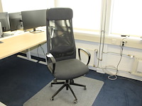 Verrijdbare bureaustoel met armleuningen ikea.