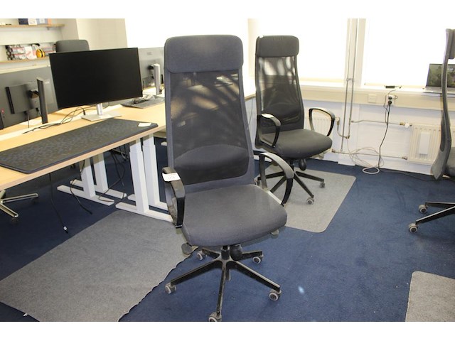 Verrijdbare bureaustoel met armleuningen ikea. - afbeelding 1 van  2