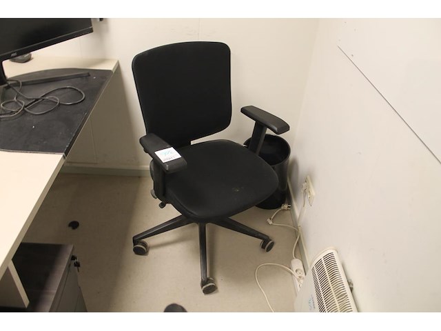 Verrijdbare bureaustoel met armleuningen schaffenburg. - afbeelding 1 van  4