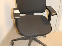 Verrijdbare bureaustoel met armleuningen schaffenburg. - afbeelding 2 van  3