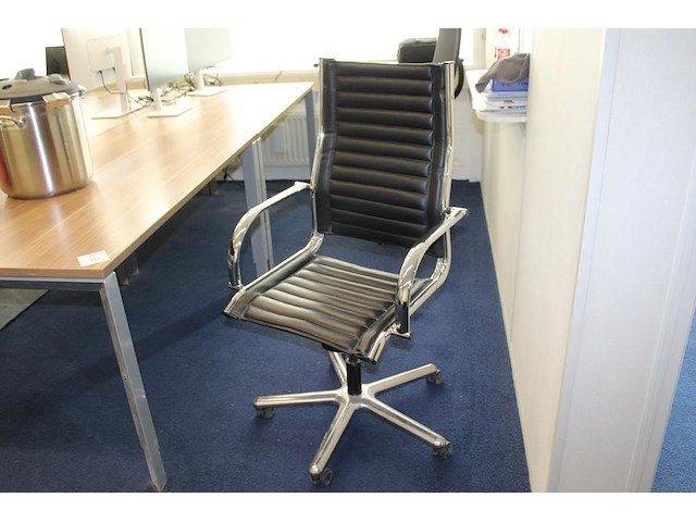 Verrijdbare bureaustoel met kunstlederen zitting. - afbeelding 1 van  3