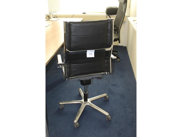 Verrijdbare bureaustoel met kunstlederen zitting. - afbeelding 3 van  3