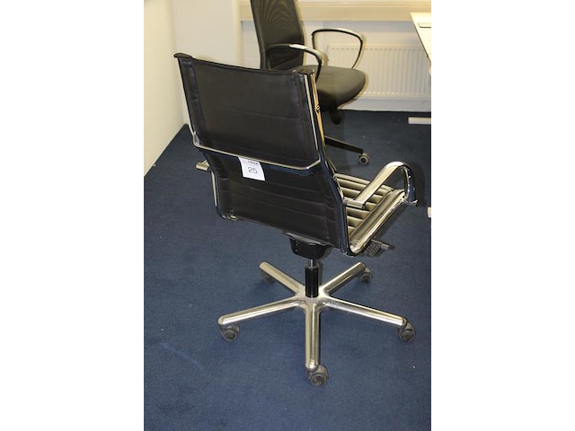 Verrijdbare bureaustoel met kunstlederen zitting. - afbeelding 3 van  3