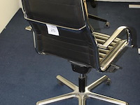 Verrijdbare bureaustoel met kunstlederen zitting. - afbeelding 3 van  3