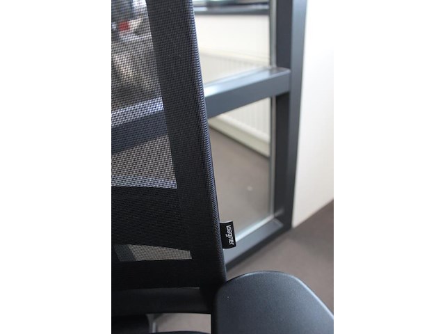 Verrijdbare bureaustoel zwart gestoffeerd. diverse ergonomische instellingen - afbeelding 3 van  4