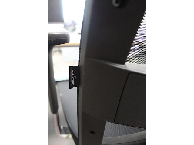 Verrijdbare bureaustoel zwart gestoffeerd. diverse ergonomische instellingen - afbeelding 4 van  4