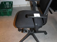 Verrijdbare bureaustoel. - afbeelding 2 van  2