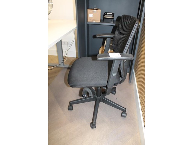 Verrijdbare bureaustoel. - afbeelding 2 van  2