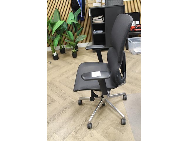 Verrijdbare bureaustoel. - afbeelding 2 van  2