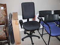 Verrijdbare bureaustoel. - afbeelding 1 van  2