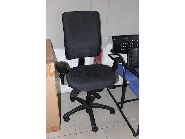 Verrijdbare bureaustoel. - afbeelding 2 van  2