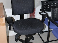 Verrijdbare bureaustoel. - afbeelding 2 van  2