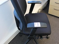 Verrijdbare bureaustoelen zwart gestoffeerd - afbeelding 2 van  2