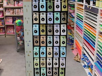 Verrijdbare carrousel met bijouterieën express yourself, ruim 350 items, w.o. bedels, (voor) halskettingen,... - afbeelding 3 van  6