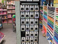 Verrijdbare carrousel met bijouterieën express yourself, ruim 350 items, w.o. bedels, (voor) halskettingen,... - afbeelding 4 van  6