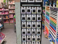 Verrijdbare carrousel met bijouterieën express yourself, ruim 350 items, w.o. bedels, (voor) halskettingen,... - afbeelding 5 van  6