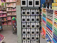 Verrijdbare carrousel met bijouterieën express yourself, ruim 350 items, w.o. bedels, (voor) halskettingen,... - afbeelding 6 van  6
