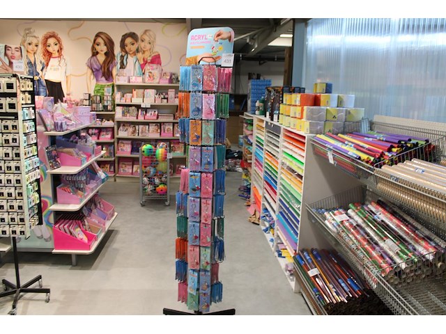 Verrijdbare carroussel met sleutelhangers acryl, ruim 360 items, in diverse kleuren en uitvoeringen, inclus... - afbeelding 1 van  5