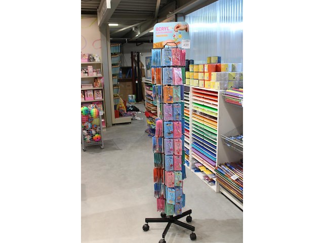 Verrijdbare carroussel met sleutelhangers acryl, ruim 360 items, in diverse kleuren en uitvoeringen, inclus... - afbeelding 2 van  5