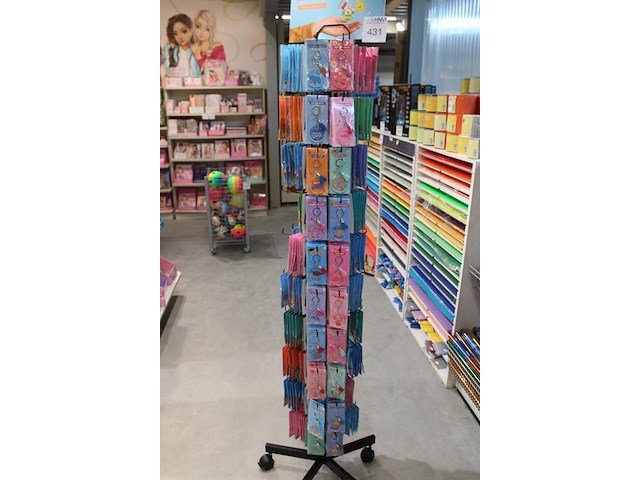 Verrijdbare carroussel met sleutelhangers acryl, ruim 360 items, in diverse kleuren en uitvoeringen, inclus... - afbeelding 3 van  5