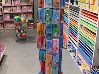 Verrijdbare carroussel met sleutelhangers acryl, ruim 360 items, in diverse kleuren en uitvoeringen, inclus... - afbeelding 4 van  5