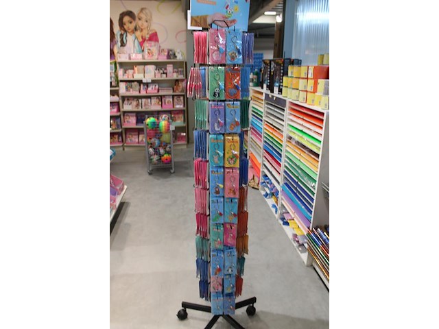 Verrijdbare carroussel met sleutelhangers acryl, ruim 360 items, in diverse kleuren en uitvoeringen, inclus... - afbeelding 5 van  5