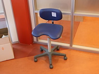 Verrijdbare ergonomische tandartsstoel. - afbeelding 1 van  2