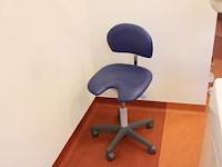 Verrijdbare ergonomische tandartsstoel. - afbeelding 1 van  2