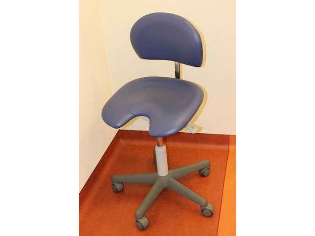 Verrijdbare ergonomische tandartsstoel. - afbeelding 2 van  2