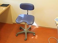 Verrijdbare ergonomische tandartsstoel. - afbeelding 1 van  3
