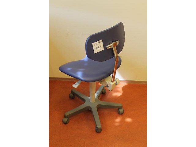 Verrijdbare ergonomische tandartsstoel. - afbeelding 3 van  3