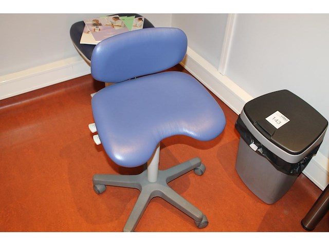Verrijdbare ergonomische tandartsstoel. - afbeelding 1 van  3