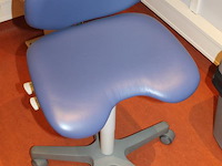 Verrijdbare ergonomische tandartsstoel. - afbeelding 2 van  3