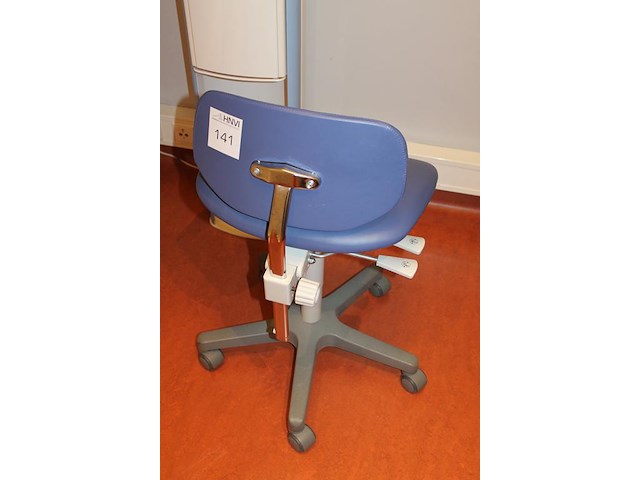 Verrijdbare ergonomische tandartsstoel. - afbeelding 3 van  3