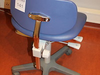 Verrijdbare ergonomische tandartsstoel. - afbeelding 3 van  3