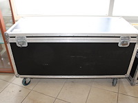 Verrijdbare flightcase met afmeting 123 x 52 x 66 cm. - afbeelding 1 van  3