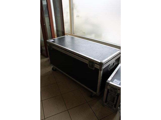 Verrijdbare flightcase met afmeting 123 x 52 x 66 cm. - afbeelding 2 van  3