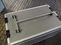 Verrijdbare flightcase-transportkoffer met rvs trekstang - afbeelding 4 van  6