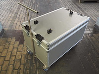 Verrijdbare flightcase-transportkoffer met rvs trekstang - afbeelding 1 van  5