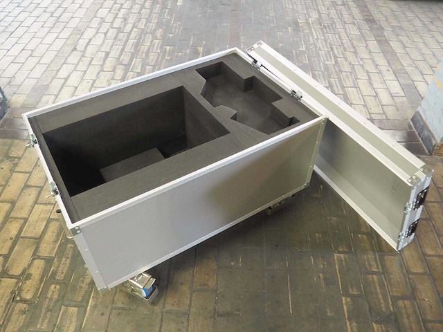 Verrijdbare flightcase-transportkoffer met rvs trekstang - afbeelding 4 van  5