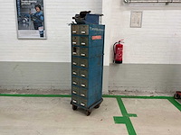 Verrijdbare gereedschapswagen met inhoud